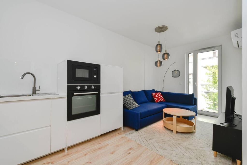 New Modern Apartment In City Center Pozsony Kültér fotó