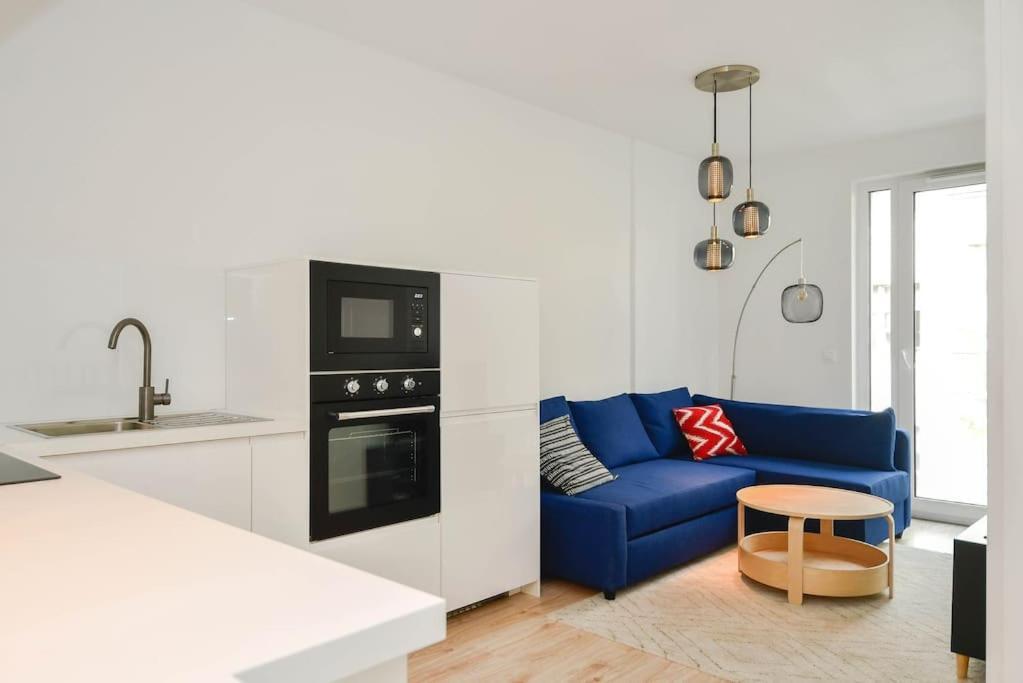 New Modern Apartment In City Center Pozsony Kültér fotó
